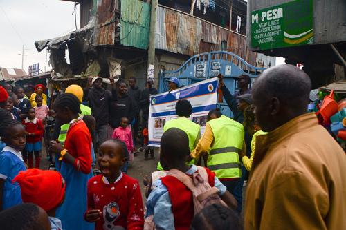 In the Viwandani informal settlement of Nairobi, Kenya, the local youth-based organization Beyond Initiative for Social Concern (BISC), in joint collaboration with the African Population and Health Research Center (APHRC) and the University of Maryland, presents a series of invisible theatre performances. PC: John Kung'u